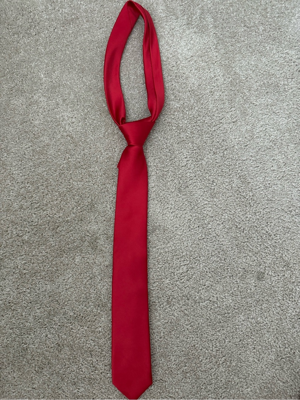 Menโs red tie. Satin look